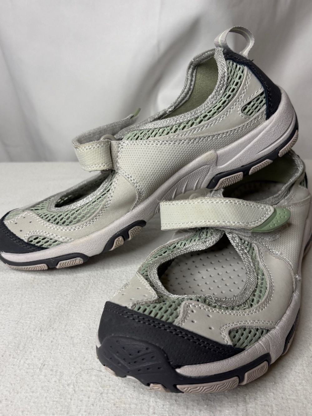 Bass Mary Janes Walking Shoes Gray/Green Mesh Womens Size 7.5M Hook n Loop